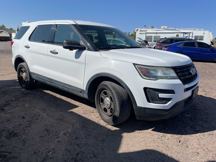 2017-ford-explorer-image-3