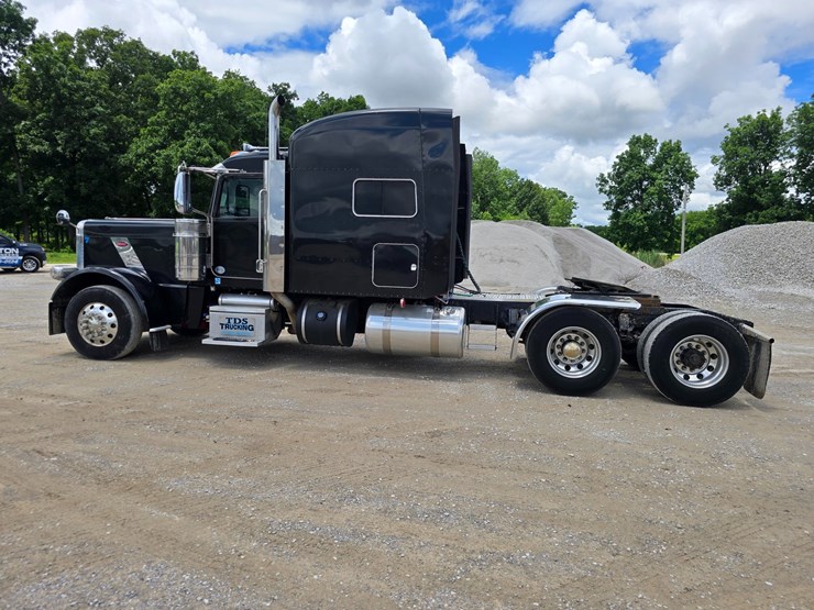 2014-peterbilt-389-image-8