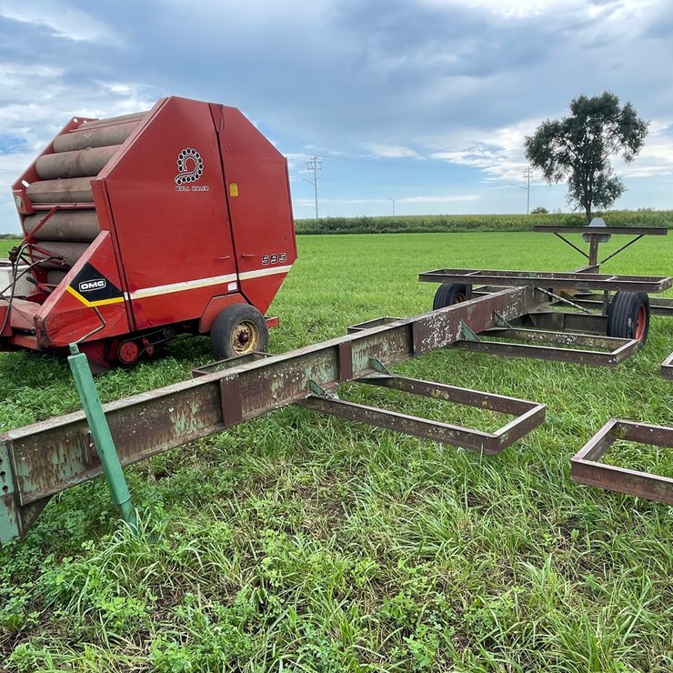 #2973 • Round Bale Wagon