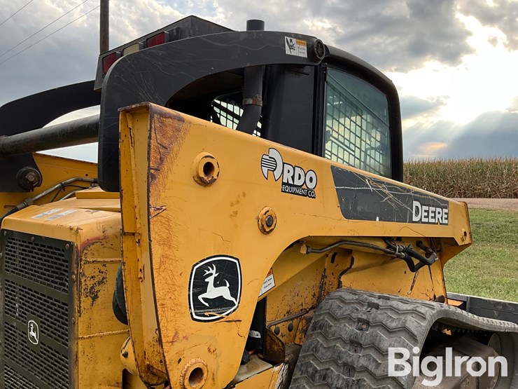2007-deere-ct332-image-15