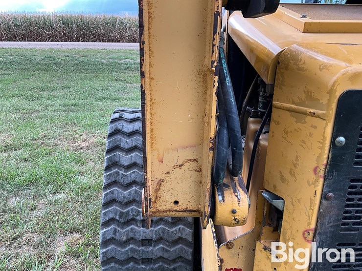 2007-deere-ct332-image-10