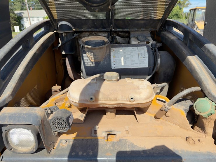 2013-deere-329e-image-17