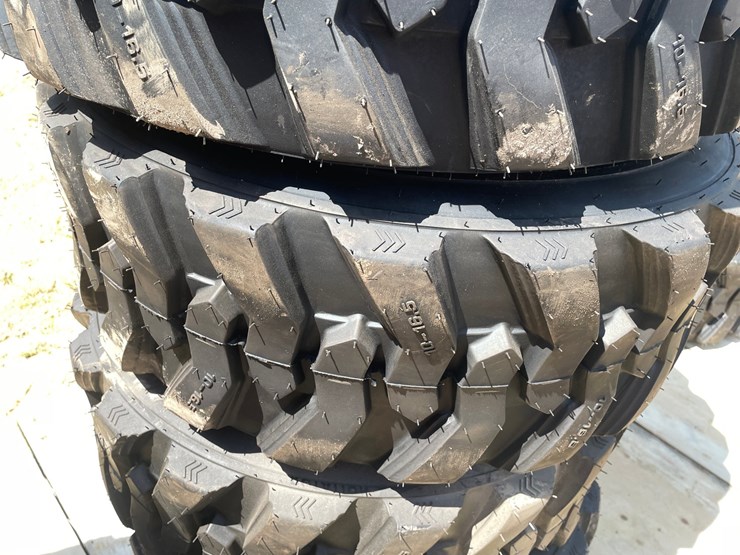 #2210-•-(4)-forerunner-10-16.5-radial-tires-image-9