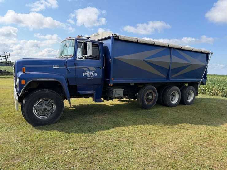 1975-ford-8000-image-2
