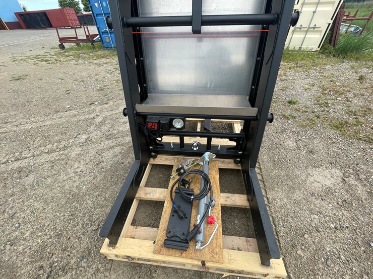 #6319-•-gooseneck-adapter-hitch-(green-bay,-wi)-image-19