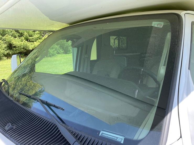 2021-ford-e350-image-10