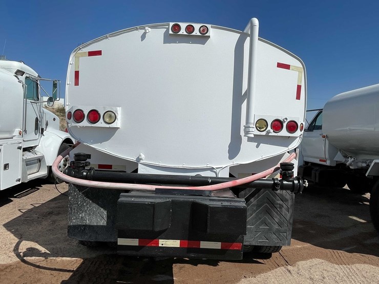 #1851-•-2000-sterling-7500-water-tank-truck-(has-nm-title)-image-11