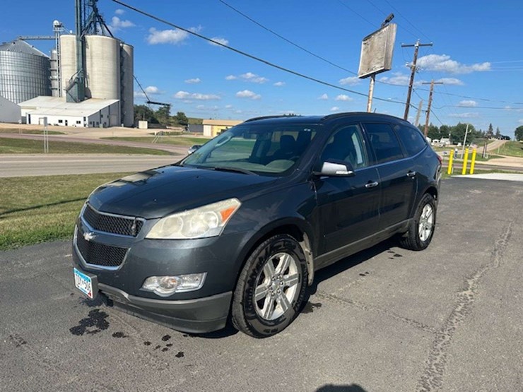 2011-chevrolet-traverse-image-8