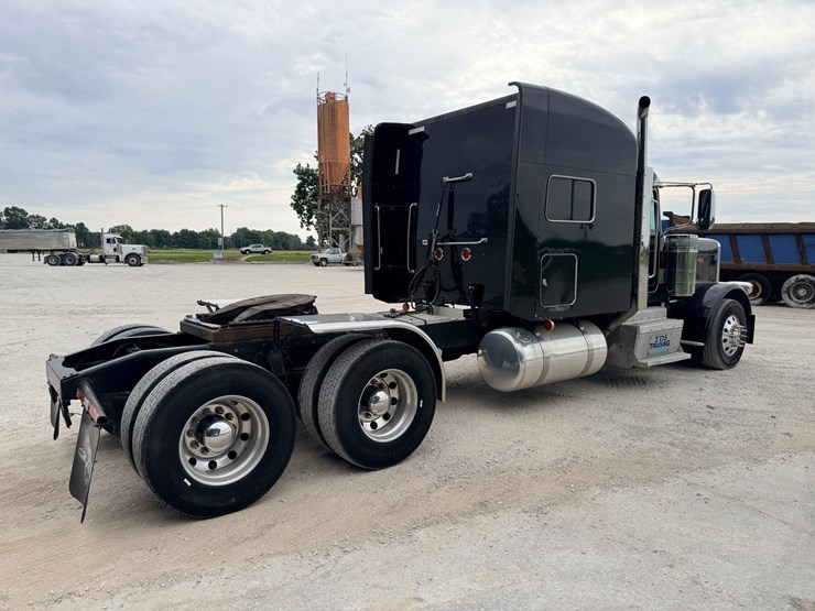 2014-peterbilt-389-image-9