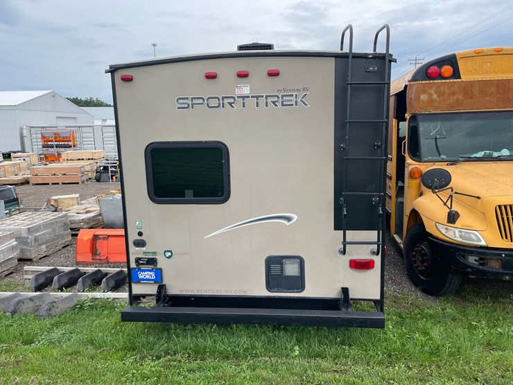 #2956-•-2017-venture-sporttrek-327-camper-(has-wi-title)-image-5