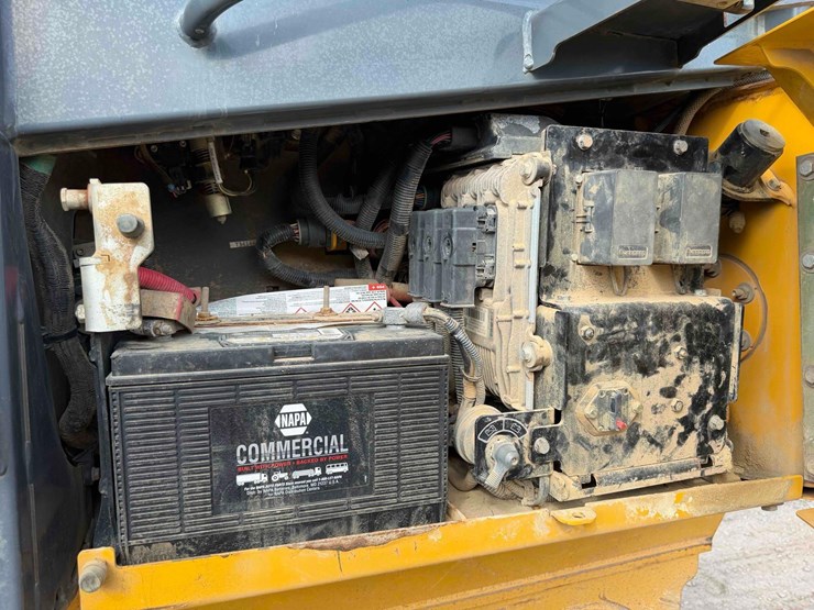 2014-deere-650k-lgp-image-18