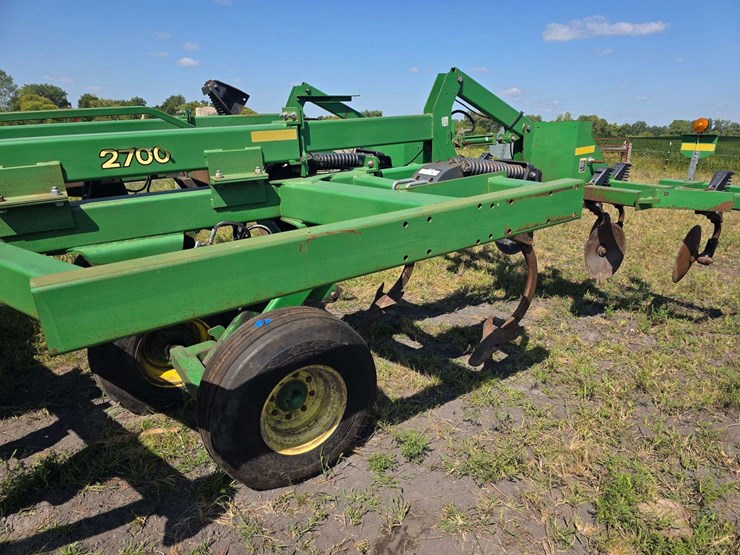john-deere-2700-image-43