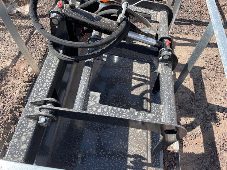 #2411-•-unused-2026-landhonor-mini-skid-steer-grapple-bucket-image-4