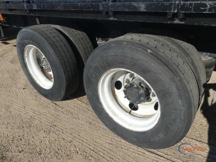 2014-freightliner-m2-106-image-5