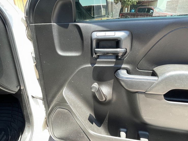 #1864-•-2018-chevy-work-truck-(has-nm-title)-image-48