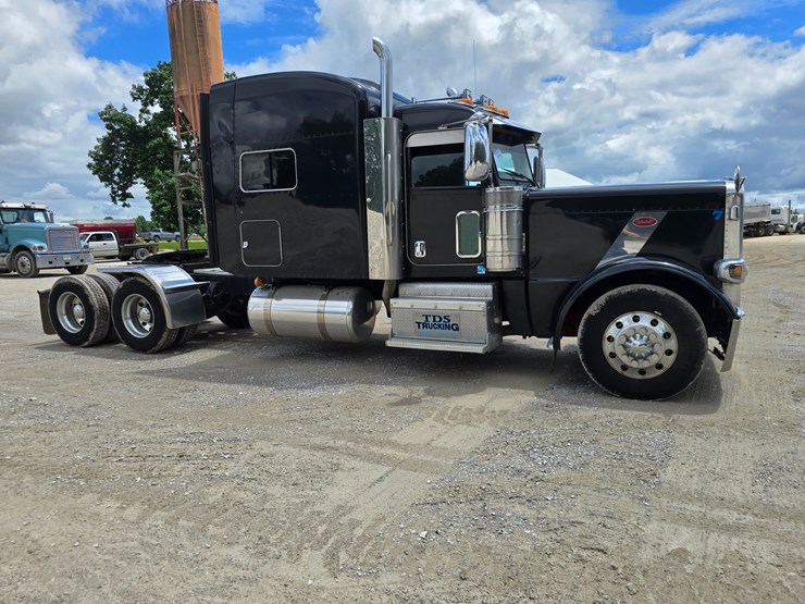2014-peterbilt-389-image-26