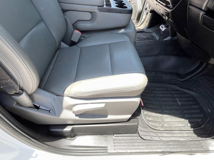 #1864-•-2018-chevy-work-truck-(has-nm-title)-image-77