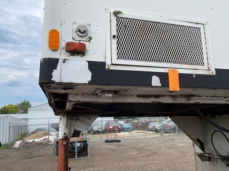 #2840-•-1987-roadmaster-5th-wheel-enclosed-trailer-(has-wi-title)-image-35