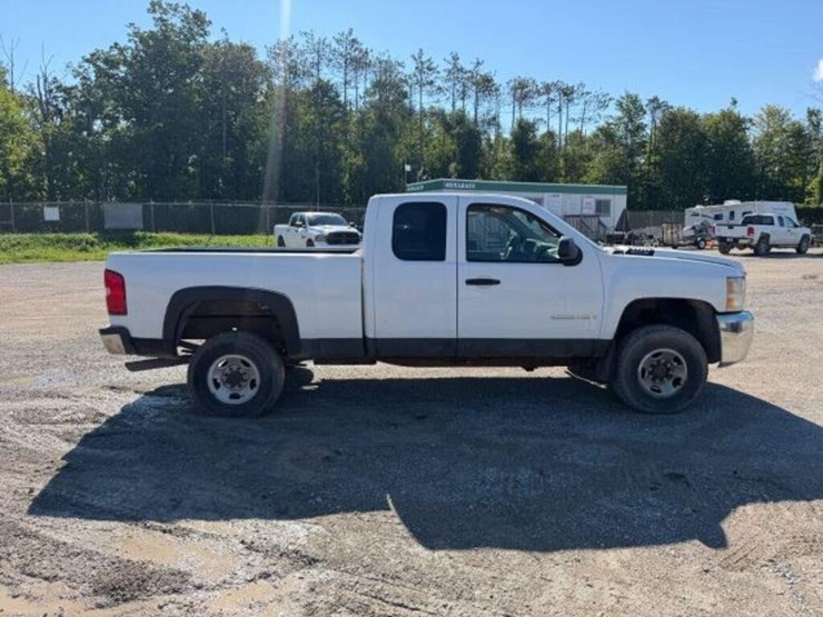 2009-chevrolet-silverado-2500hd-image-3