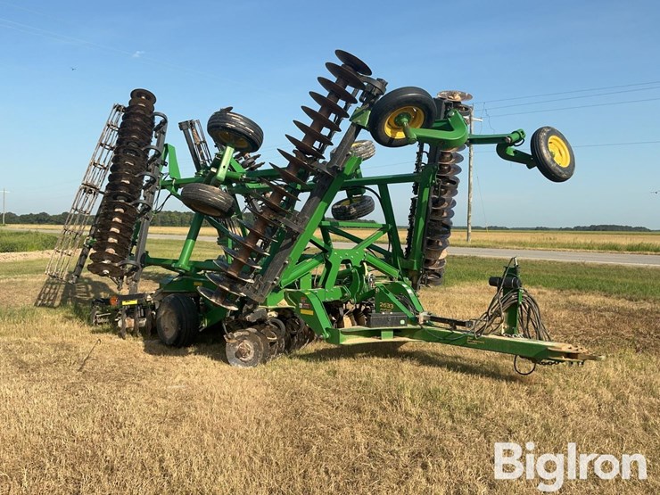 2022-john-deere-2633-image-3