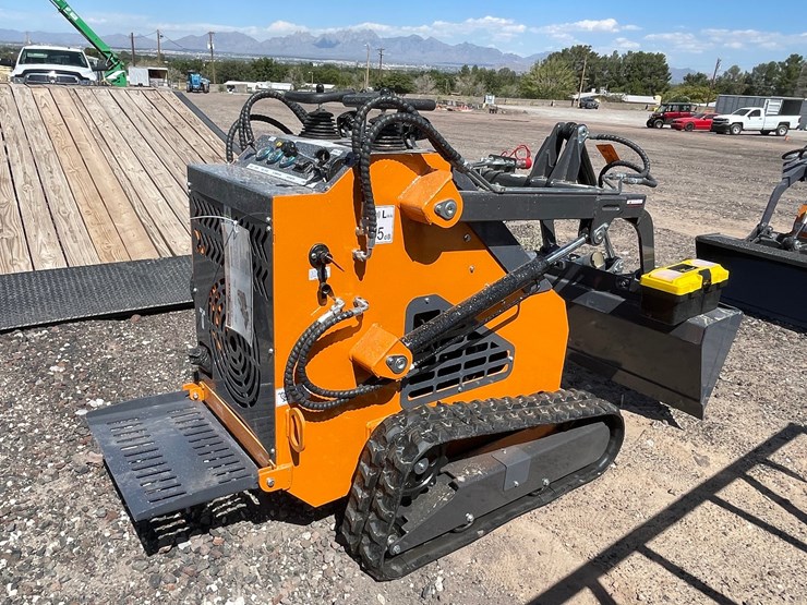 #2067-•-unused-2026-landhonor-mini-skid-steer-loader-image-8