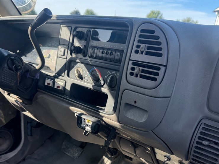 1999-gmc-3500-image-18