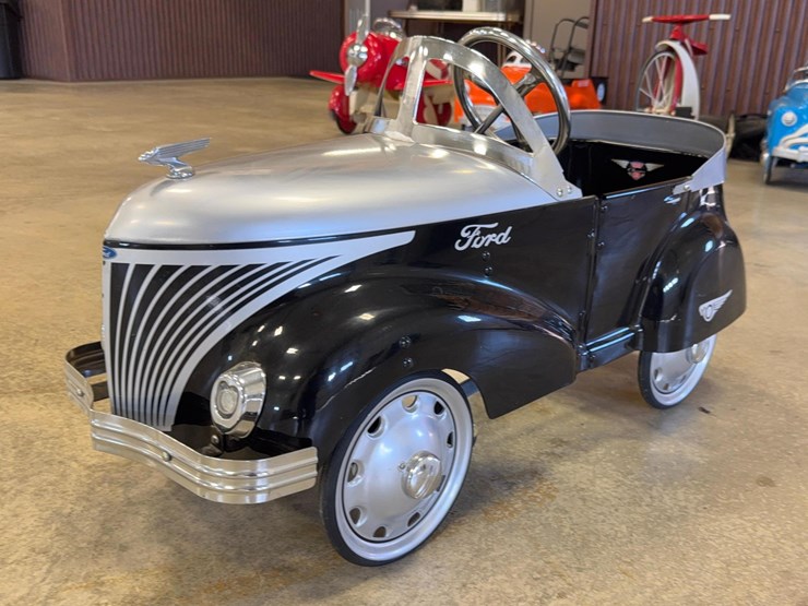 1937-pedal-car-classics-ford-roadster-image-1