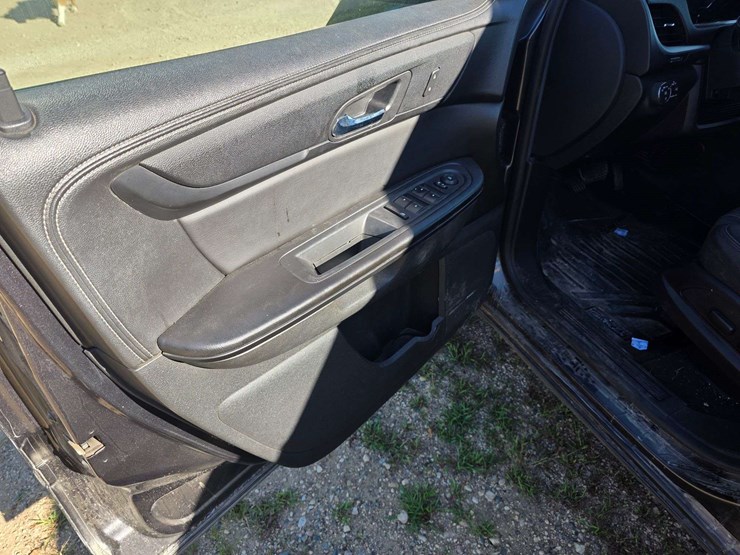 2014-chevrolet-traverse-lt-image-19