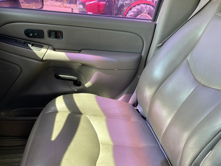 2005-gmc-3500-image-40