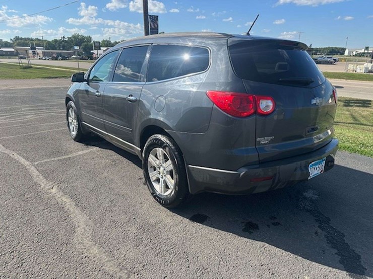 2011-chevrolet-traverse-image-5