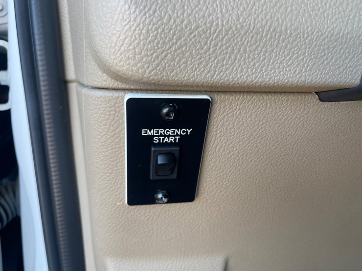 2021-ford-e350-image-141