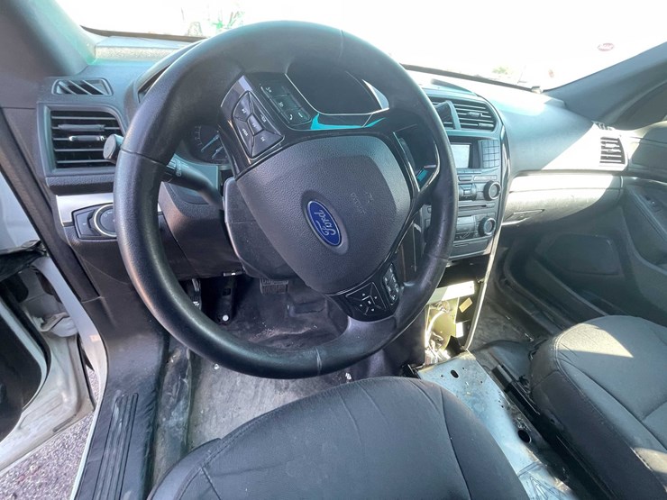 2017-ford-explorer-image-36