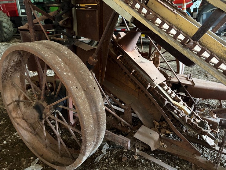 #628-•-mccormick-one-row-corn-binder-(oak-creek,-wi)-image-3
