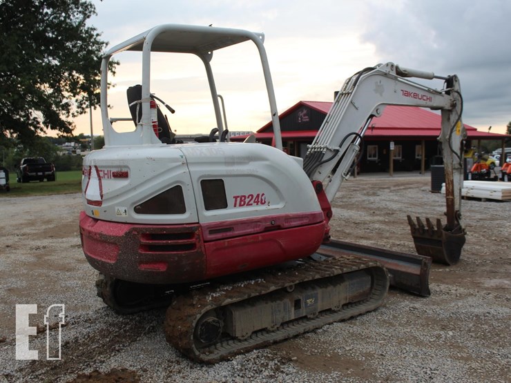 takeuchi-tb240-image-5