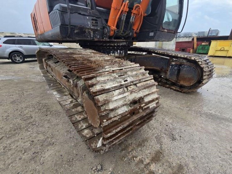 2012-hitachi-zx350-lc-image-16