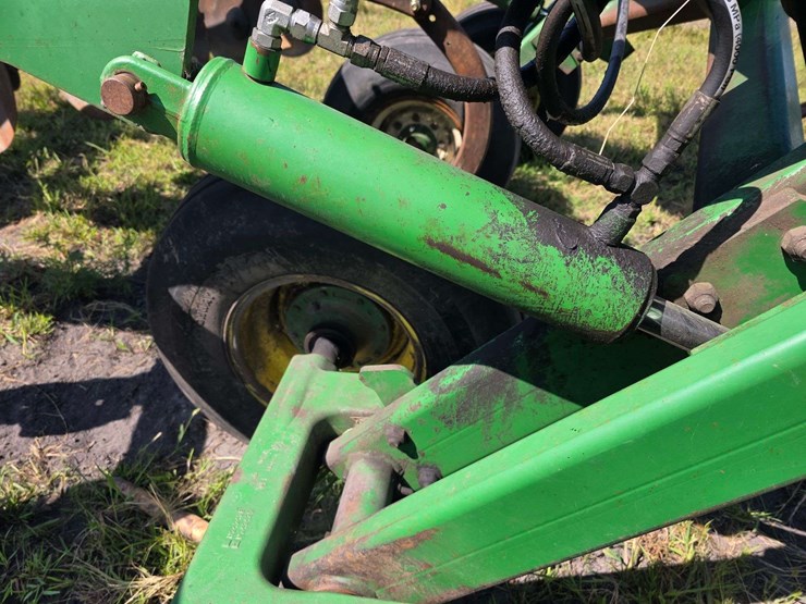 john-deere-2700-image-38