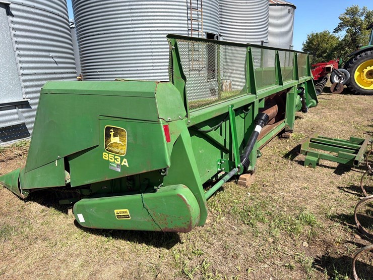 john-deere--835a-header-image-3