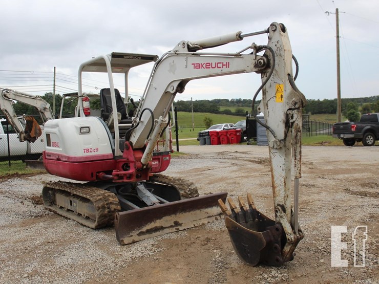 takeuchi-tb240-image-7