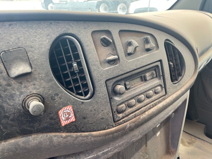 2000-ford-e350-image-26