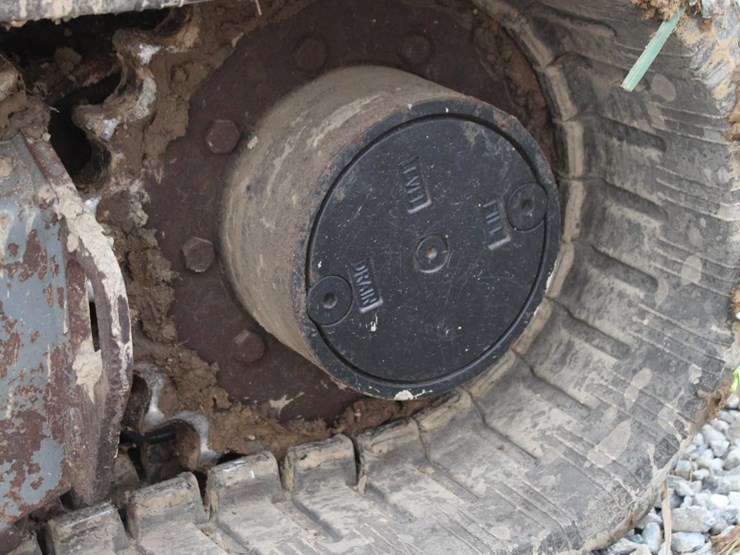 takeuchi-tb235-image-10