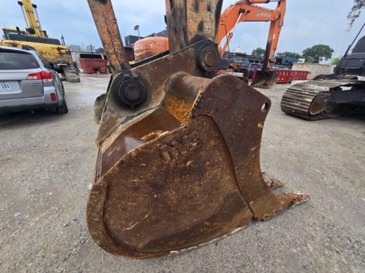 2016-hitachi-zx350-lc-image-13