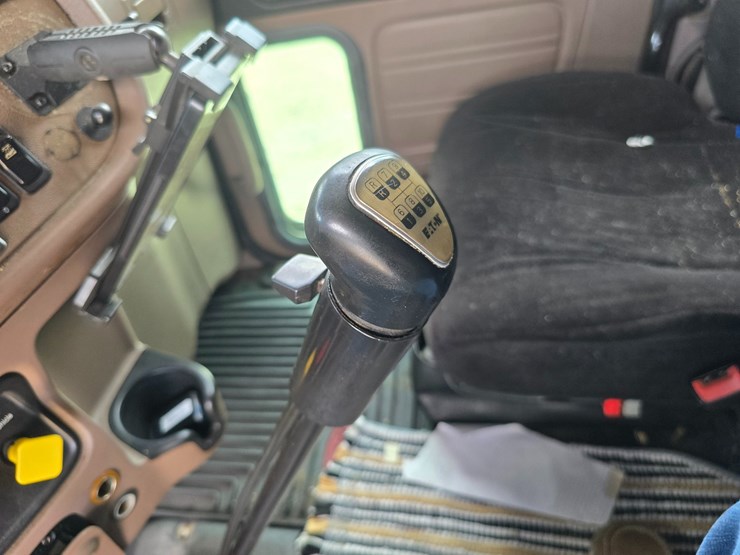 2014-peterbilt-389-image-74