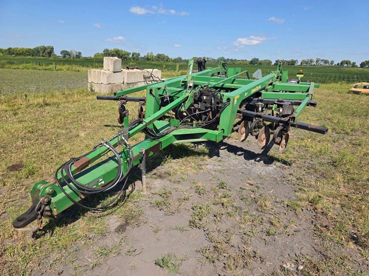 john-deere-2700-image-1