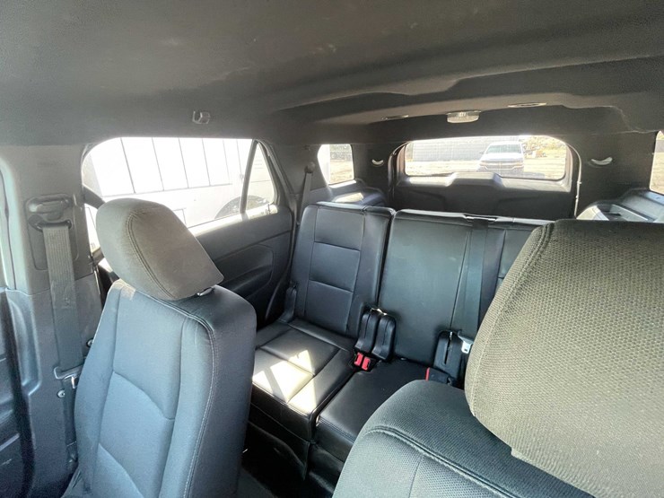 2017-ford-explorer-image-35