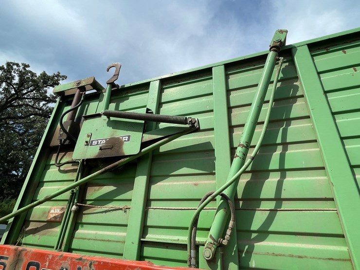 #2975-•-owatonna-540-stacker-image-14