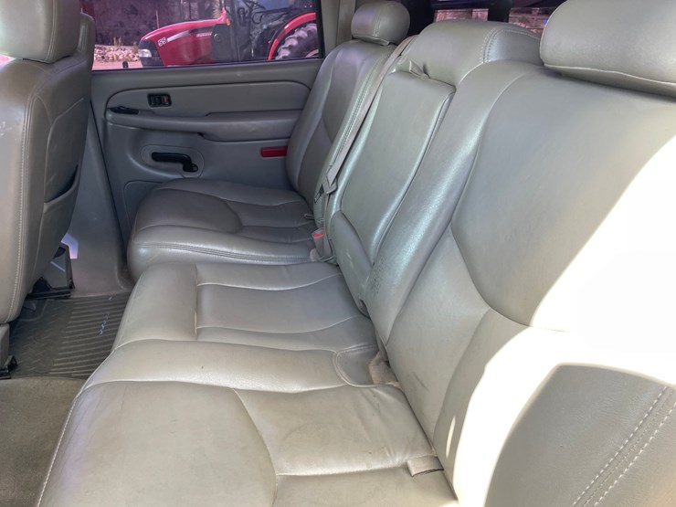 2005-gmc-3500-image-44