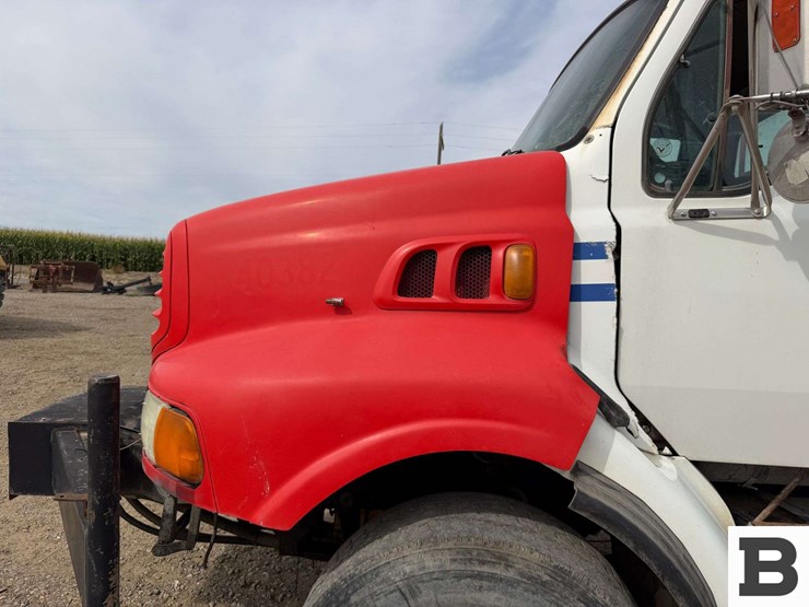 2002-sterling-l9500-image-14