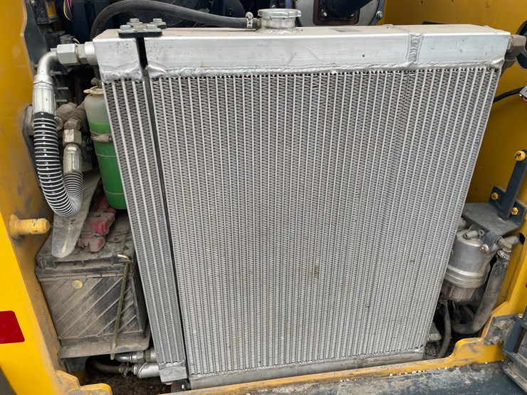 2018-gehl-r260-image-29