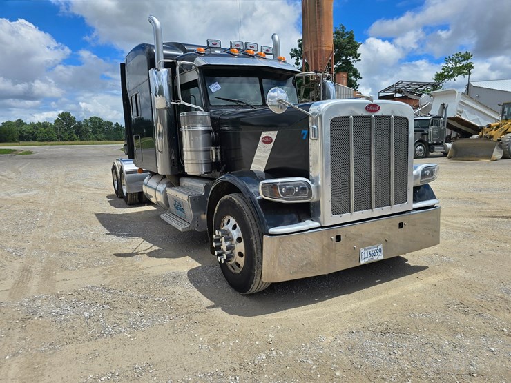 2014-peterbilt-389-image-30