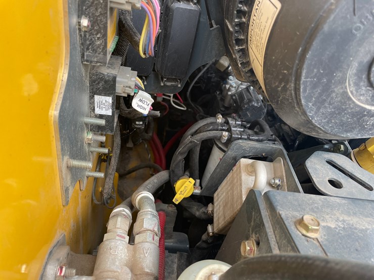 2018-gehl-r260-image-33